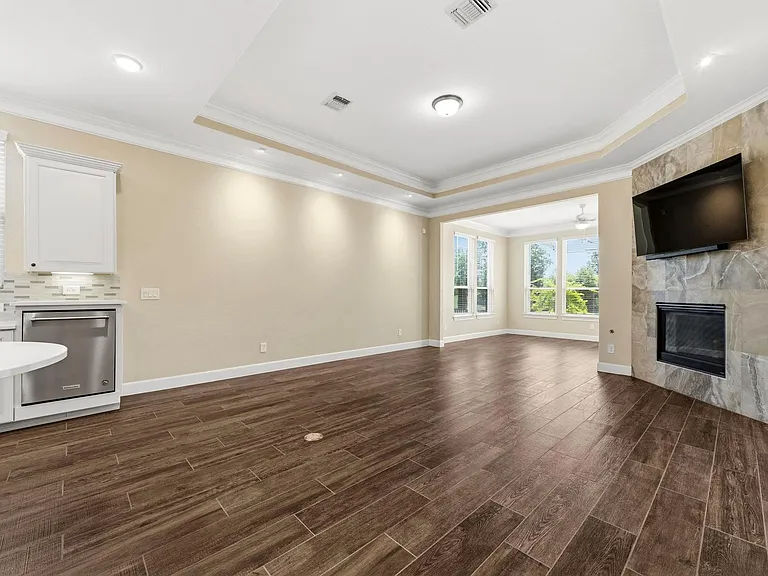 316 Connemara Dr — Photo 9