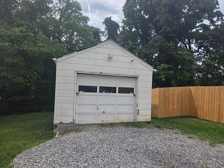3232 Ashley St — Photo 4