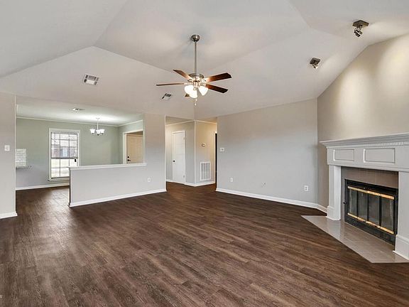 5th image of 406 Astor Place Dr