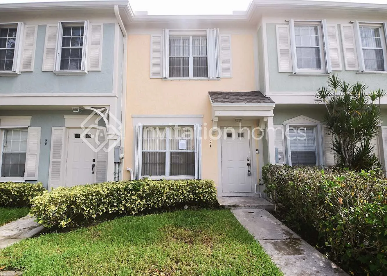52 Simonton Cir Weston, FL 33326 — Photo 1