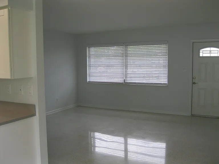 1124 Hilltop Dr — Photo 12