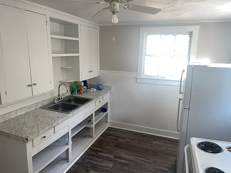 304 Reagan St — Photo 15