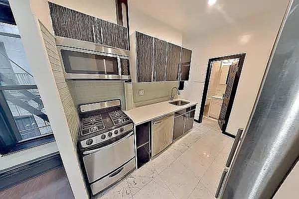 1st image of 1446 1st Ave #14