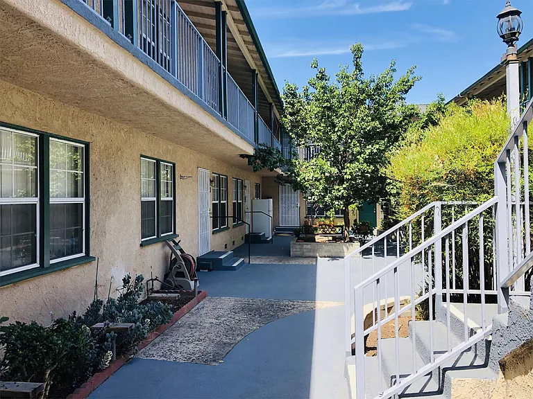 410 S Sierra Madre Blvd #21 — Photo 32