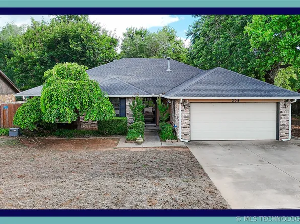 208 SE 30th St, Moore, OK 73160
