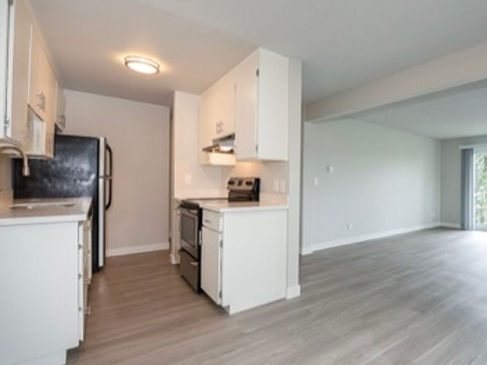 1st image of 3050 14th Ave W APT 3