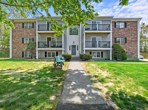 10 Chapel Hill Dr APT 3, Plymouth, MA 02360