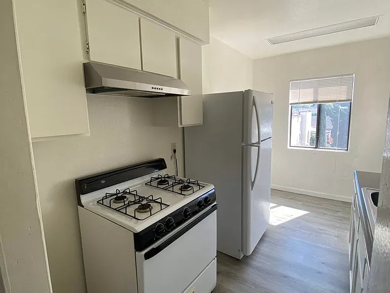 3600 E 7th St — Photo 10