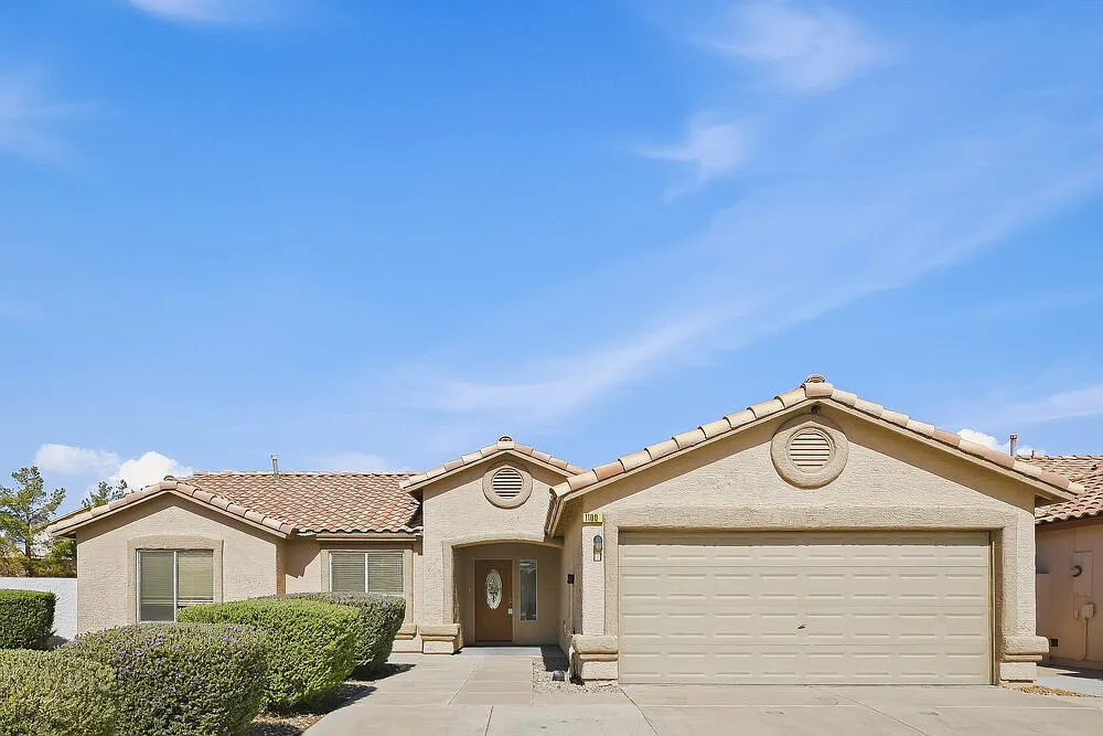 3 bed, 2.0 bath, 1431 sqft, $2,215 — Photo 1