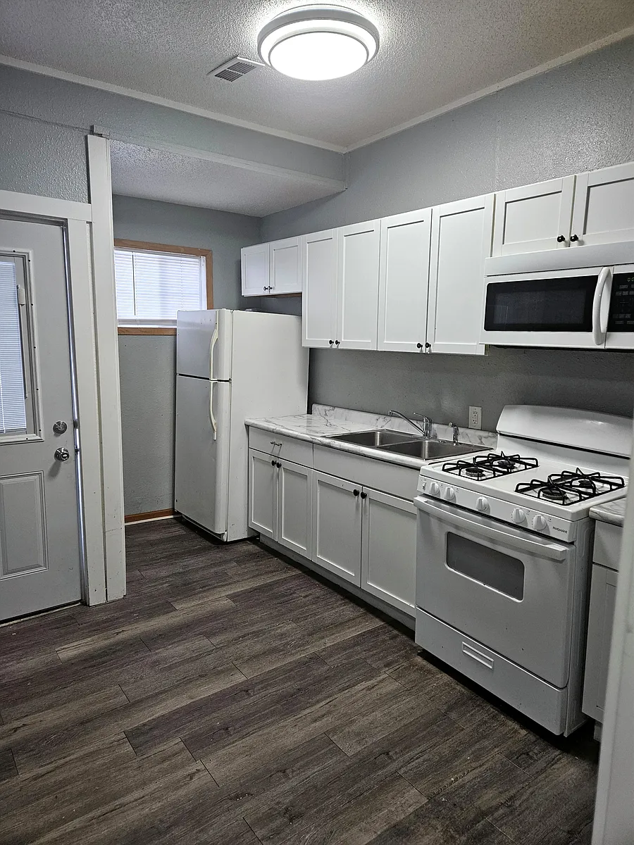 Another view of clean kitchen - 230 Willow St #1