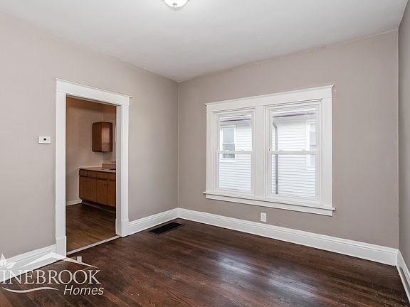 5th image of 1814 Emerson Ave