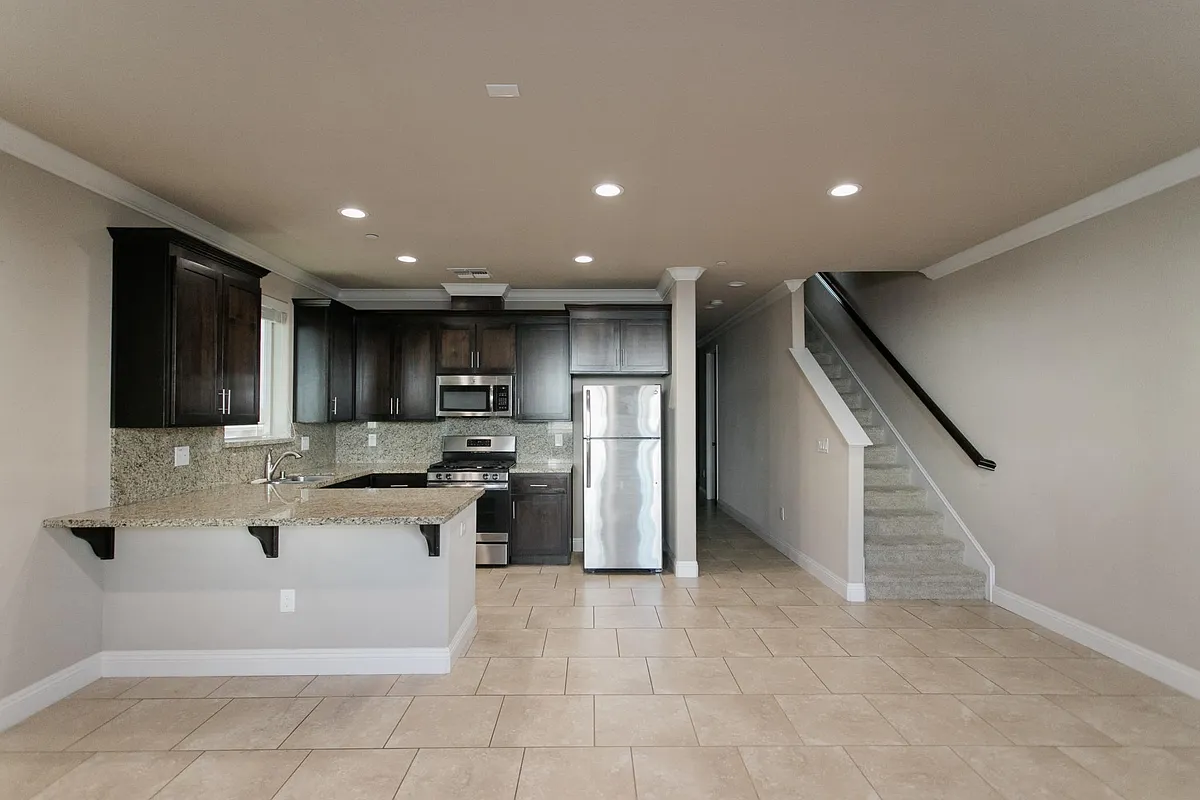 Building Photo - 669 Addison Ln