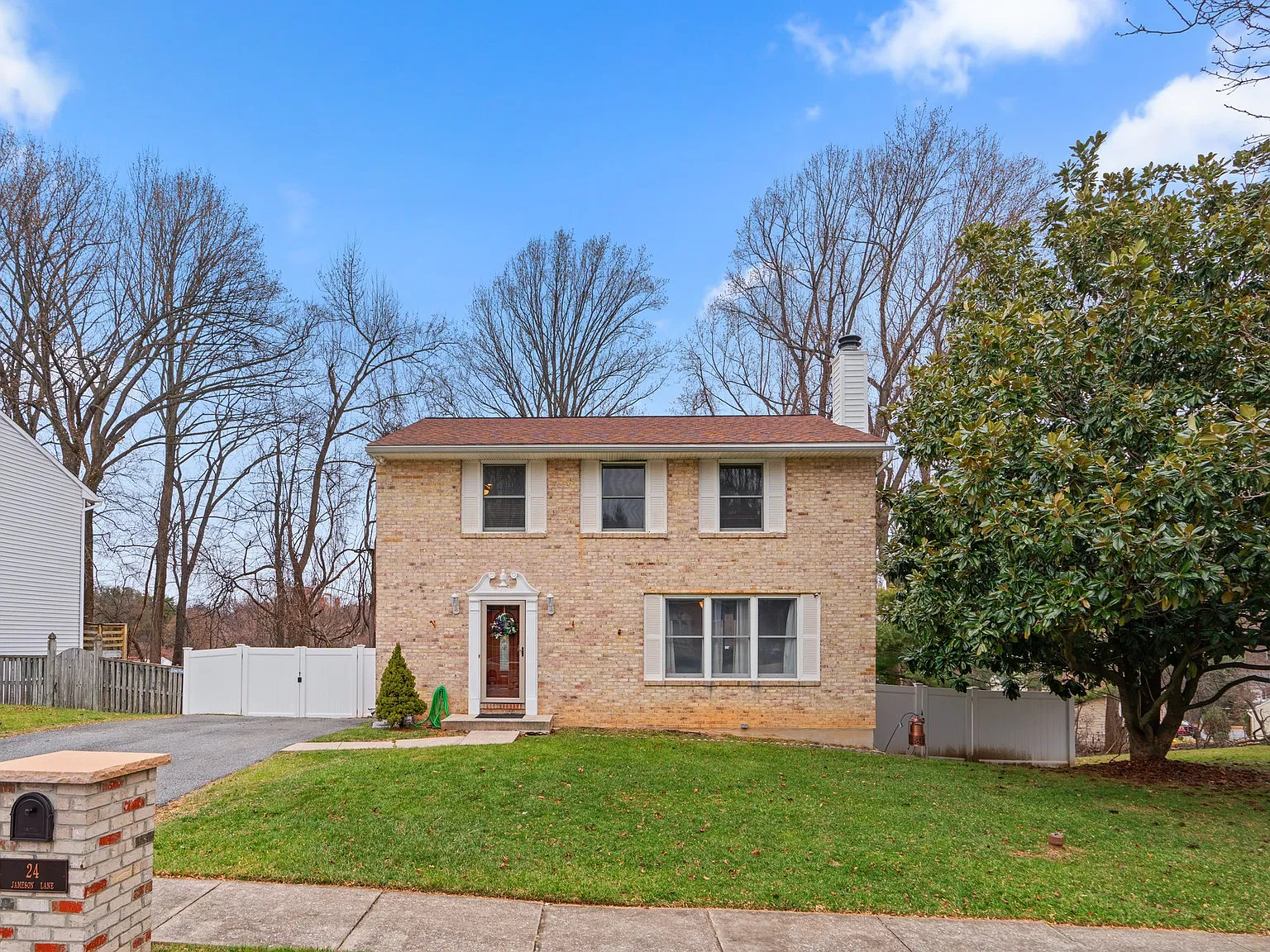 3 bed, 3.5 bath, 2496 sqft, $3,000 — Photo 3