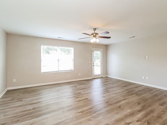 5th image of 916 Harrier Rd