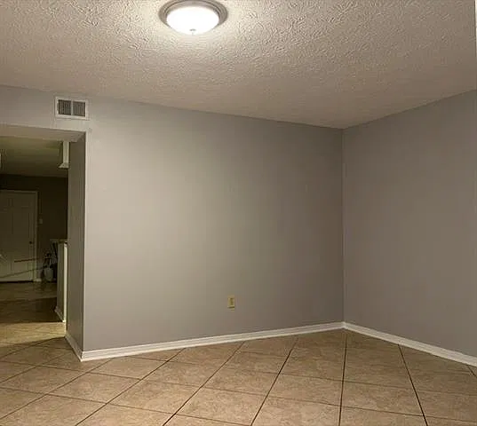 2 bed, 1.5 bath, 1250 sqft, $1,300 — Photo 3