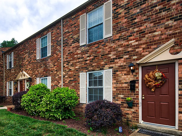 Saddlewood Apartments & Townhomes — Photo 2