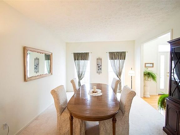 5th image of 5866 Churchill Way