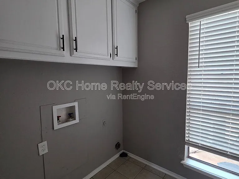6713 Lyrewood Ln — Photo 17