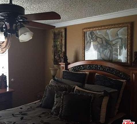 4th image of 421 E 111th Pl