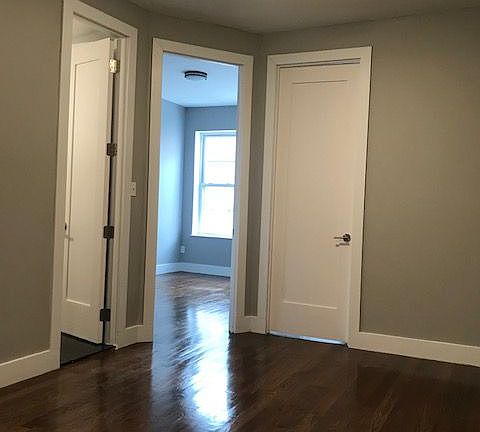 3rd image of 733 Hinsdale St APT 1R