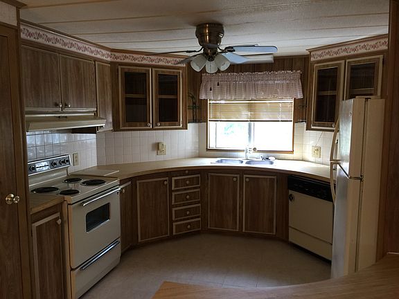 2nd image of 376 NE Jade Cir