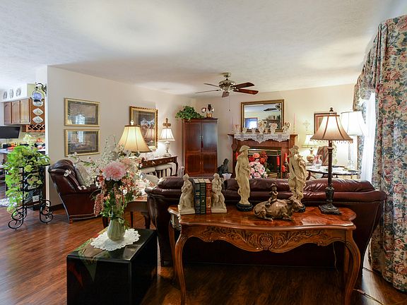 4th image of 24100 Bluebird Dr