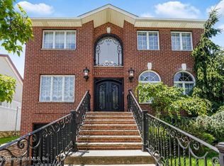 50 Parker St, Staten Island, NY 10307