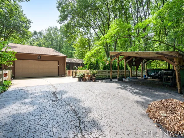 2004 Perry St, Holland, MI 49424