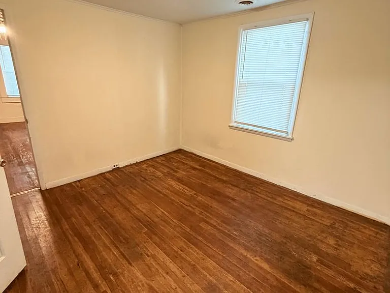 306 Railroad St — Photo 5