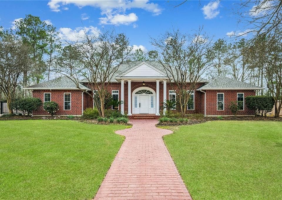 1st image of 41594 Rue Chene