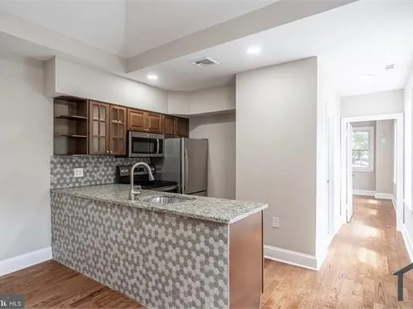 1701 Green St APT B, Philadelphia, PA 19130
