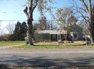 37 West St, Bristol, IL 60512