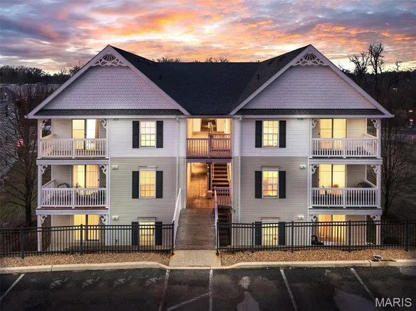 2460 Lampong Dr APT 100C, Saint Louis, MO 63125
