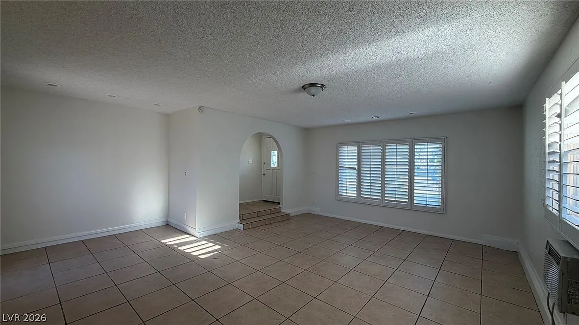 3 bed, 2.0 bath, 1560 sqft, $1,850 — Photo 4