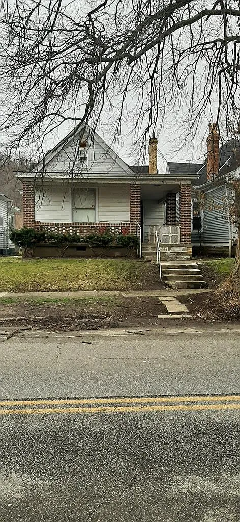 1912 Grandview Ave photo 1