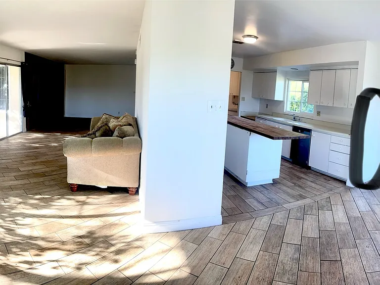 Luray Cir — Photo 16