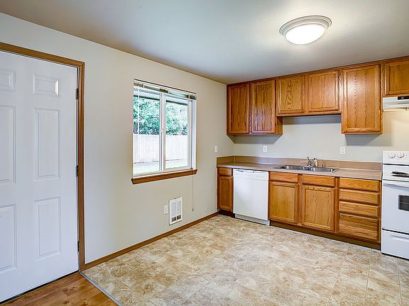 4th image of 1207 Beach Ave #3