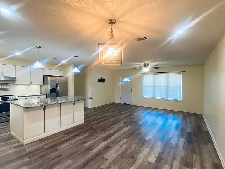 2315 Reva Cir — Photo 38