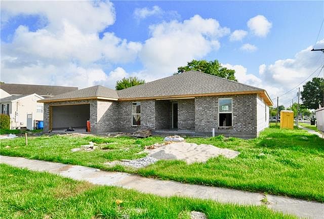 2nd image of 2701 Ivy Pl