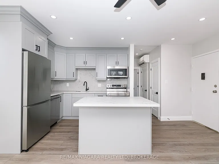 2 Lewis St #4 — Photo 9