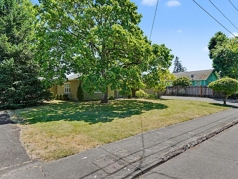 3080 Park Ave NE — Photo 3