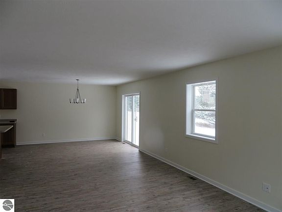 5th image of 5091 Village Lane Ct