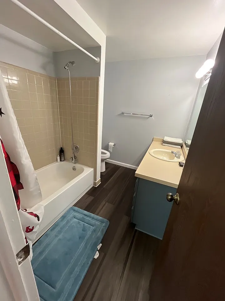 1102 Washington Cir — Photo 2