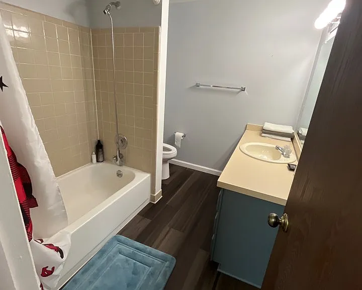 1102 Washington Cir — Photo 2