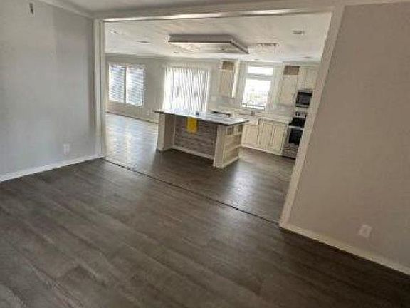 2nd image of 4819 Horseshoe Dr