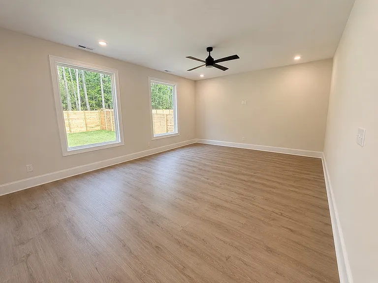 912 Chatham Ln — Photo 5