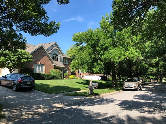 Tree Lined Cul-Du-Sac