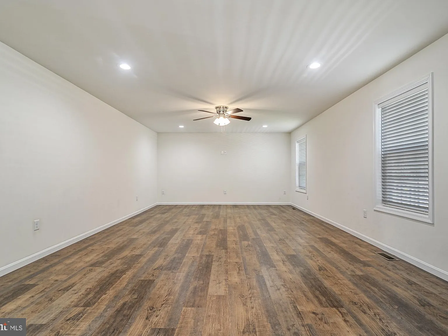 4 bed, 2.5 bath, 2700 sqft, $2,800 — Photo 3