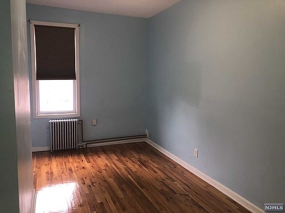 4th image of 228 Academy St