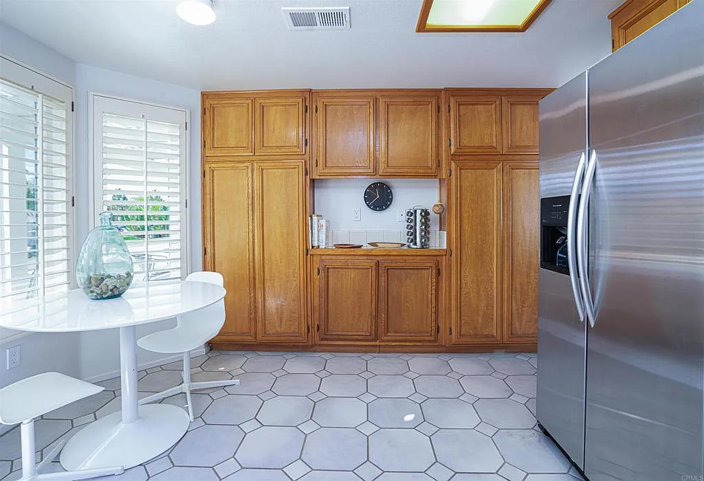 2 bed, 1444 sqft, $6,300 — Photo 3